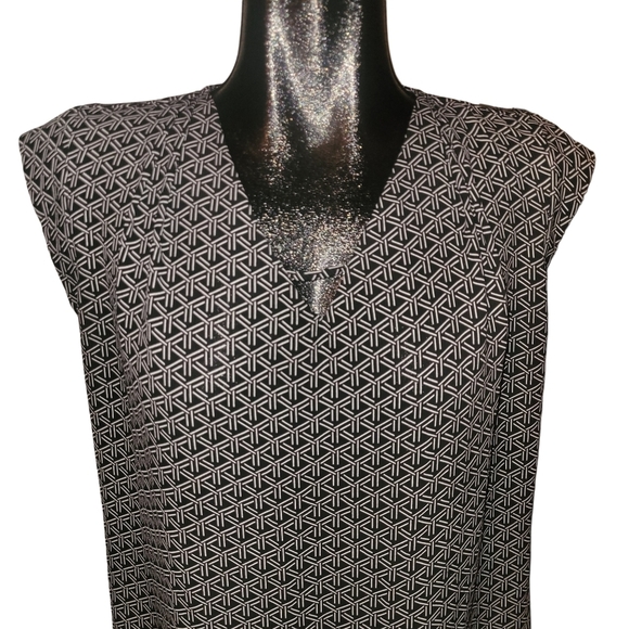 Banana Republic Black and White Line Patterned Top S - Picture 2 of 7